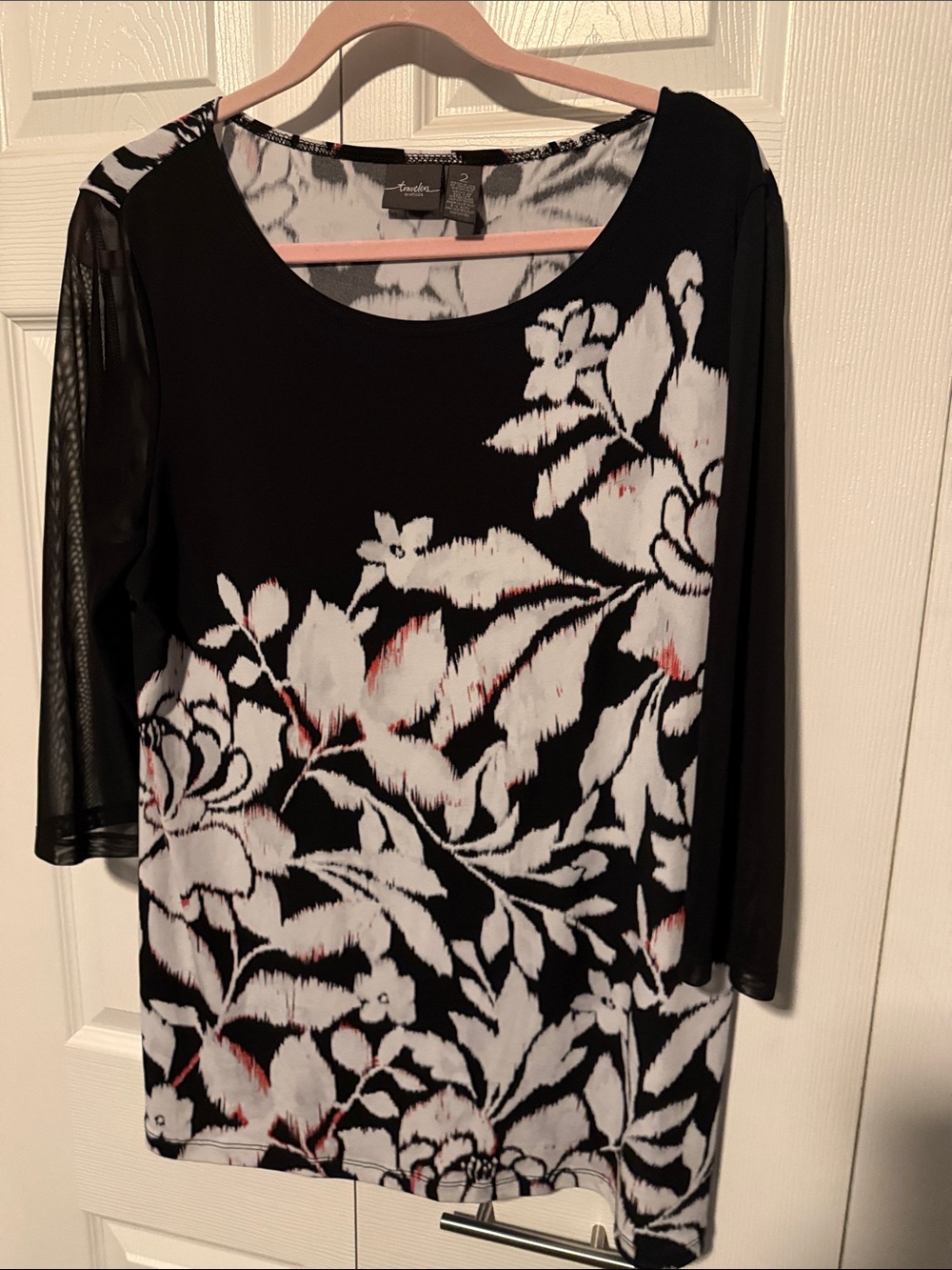 Tavelers by Chico’s Black Floral Scoop Neck Long Sleeve Top